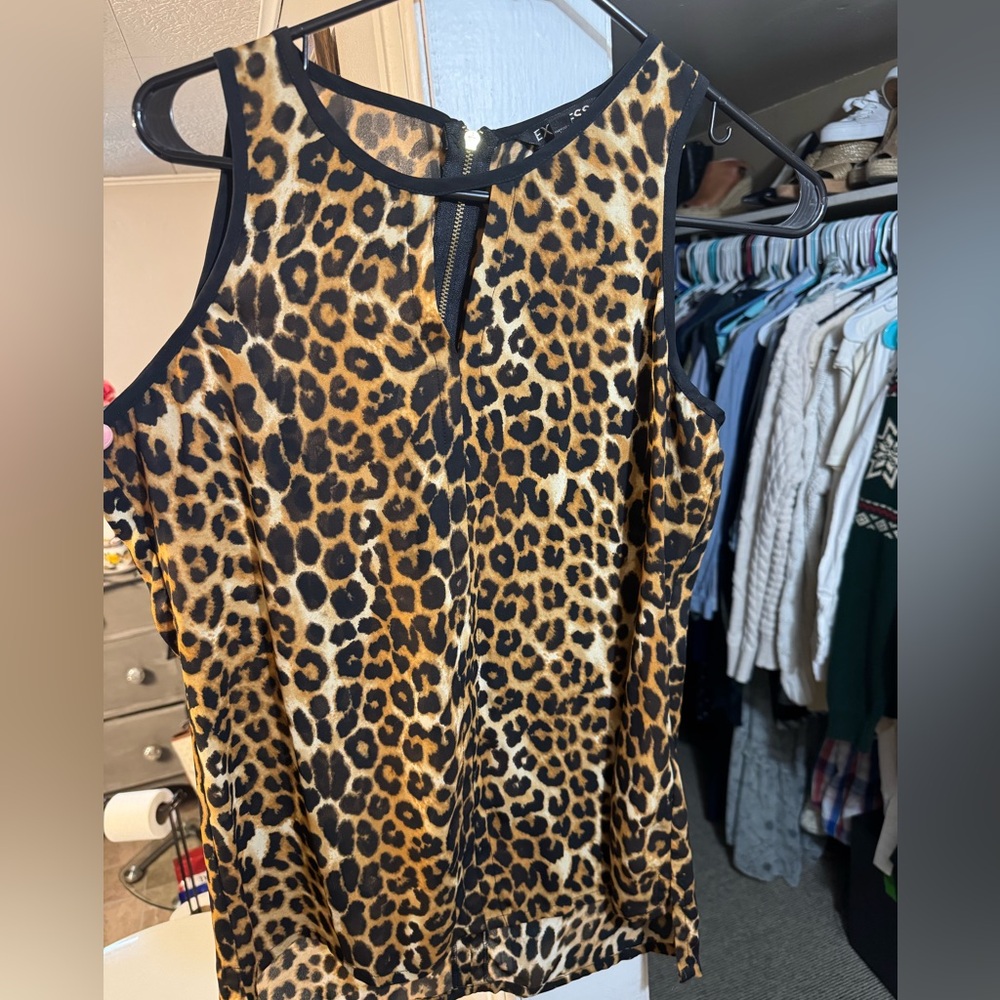 🌟3/$20 Eligible! Express Cheetah Leopard Print Top with Black Trim and Zip Back